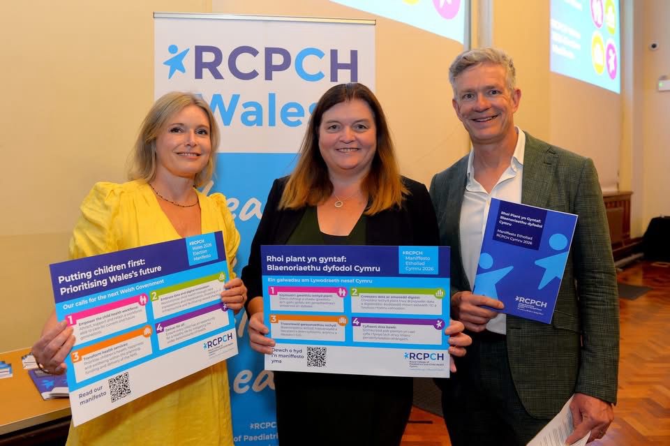 Sioned Williams MS stands with two representatives from the Royal College of Paediatrics and Child Health. They are holding placards that detail the RCPCH calls on the next Welsh Government. 