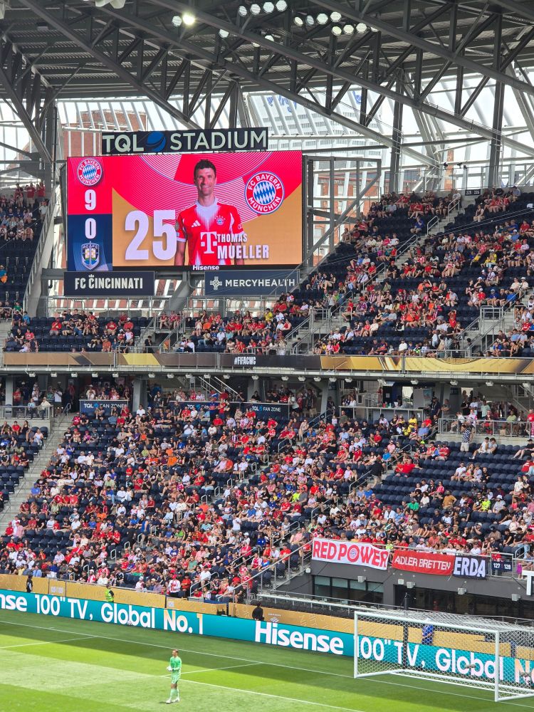 Scoreboard with Thomas Müller score
