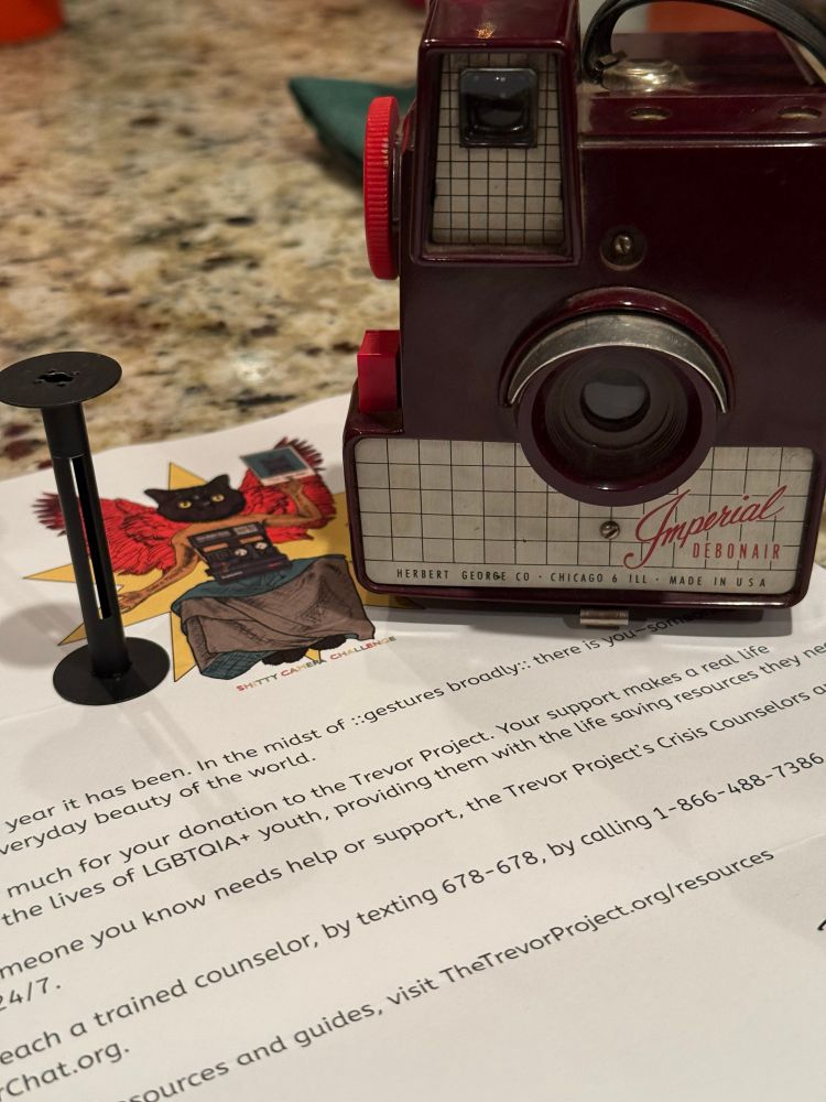 An old brown bakelite camera.