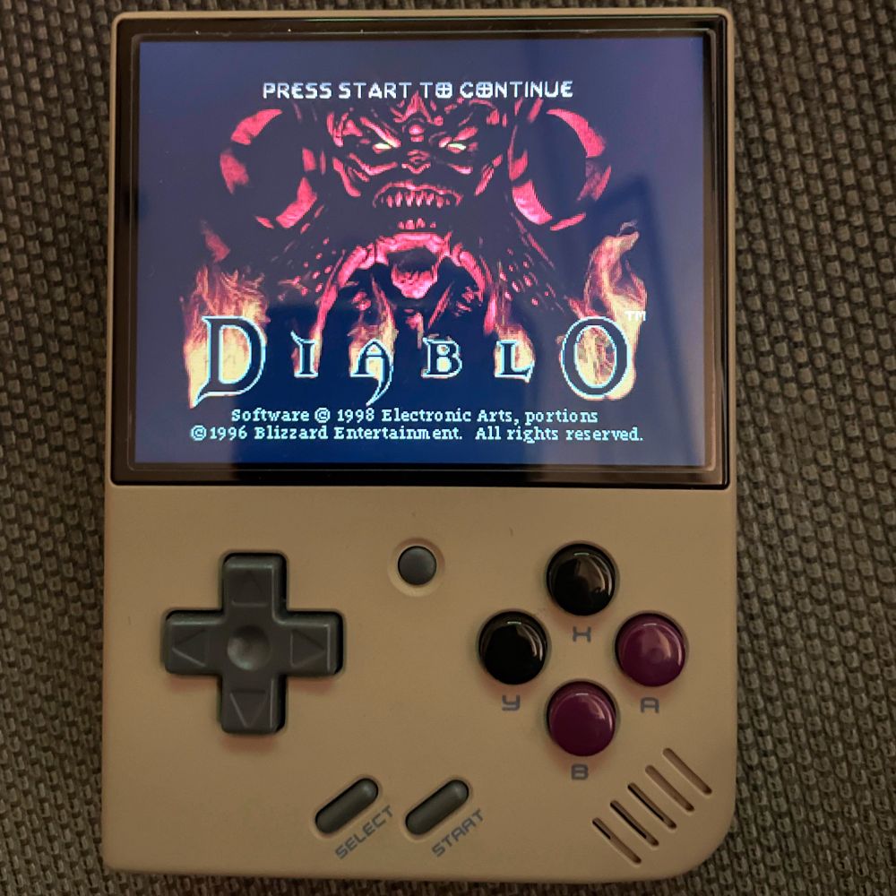 Miyoo mini plus avec diablo sur l’écran