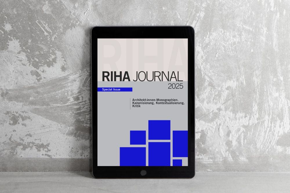 Cover des RIHA Journal Special Issue 2025: Titel auf grauem Grund, rechts unten blaue Kacheln