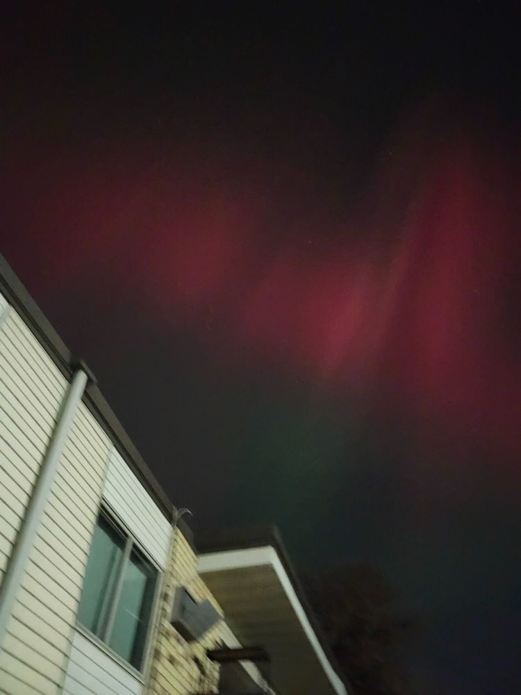 Northern lights outside my apartment, not localized in my kitchen