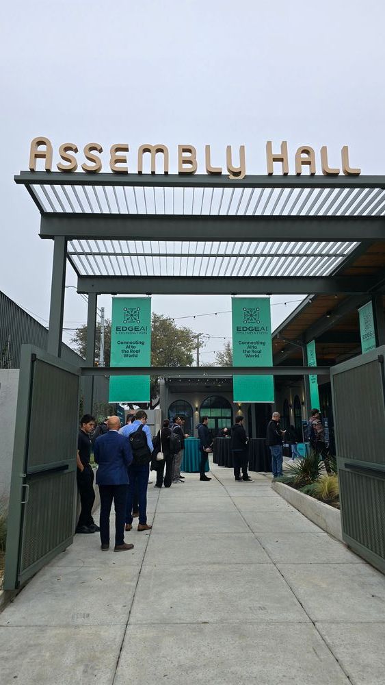 People lining up to check-in and get their badge at the entrance of the EDGE AI FOUNDATION Austin 2025 event