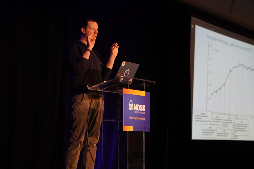 Frederik Braun delivering a keynote at MADWeb