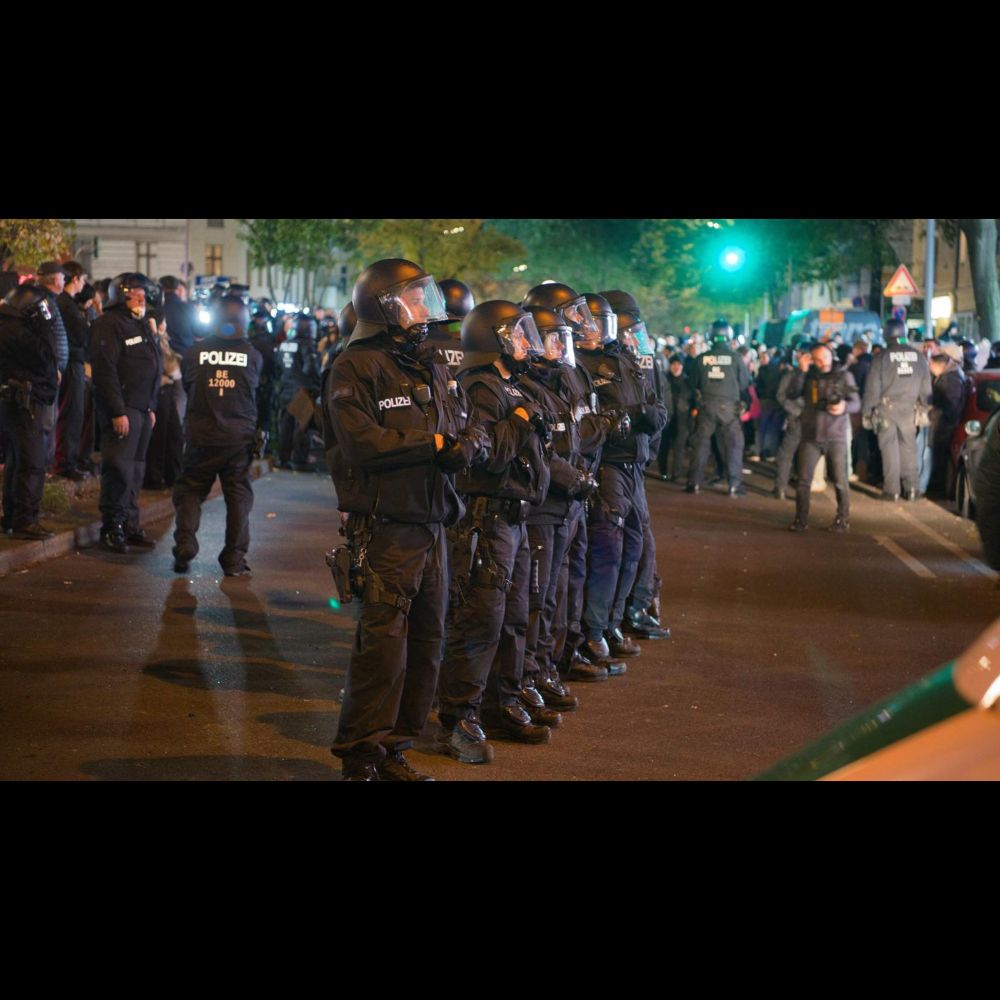 Berliner Polizei weist Gerücht zurück: Kein 13-Jähriger bei Ausschreitungen in Neukölln gestorbe...