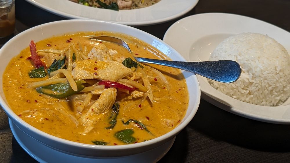 Thai red curry w/ chicken