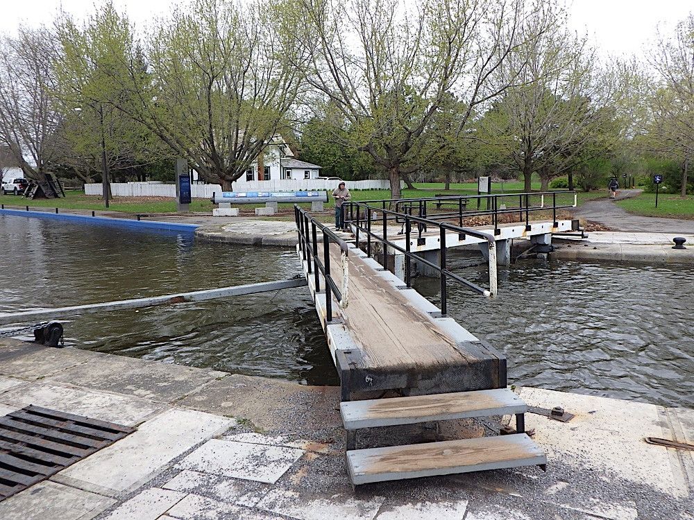 The crossing on top of the locks