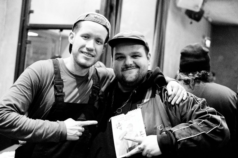 Zu sehen ist, von Links nach Rechts, der deutsche Rapper MC Smook und der deutsche Rapper Einfach Eddi. 