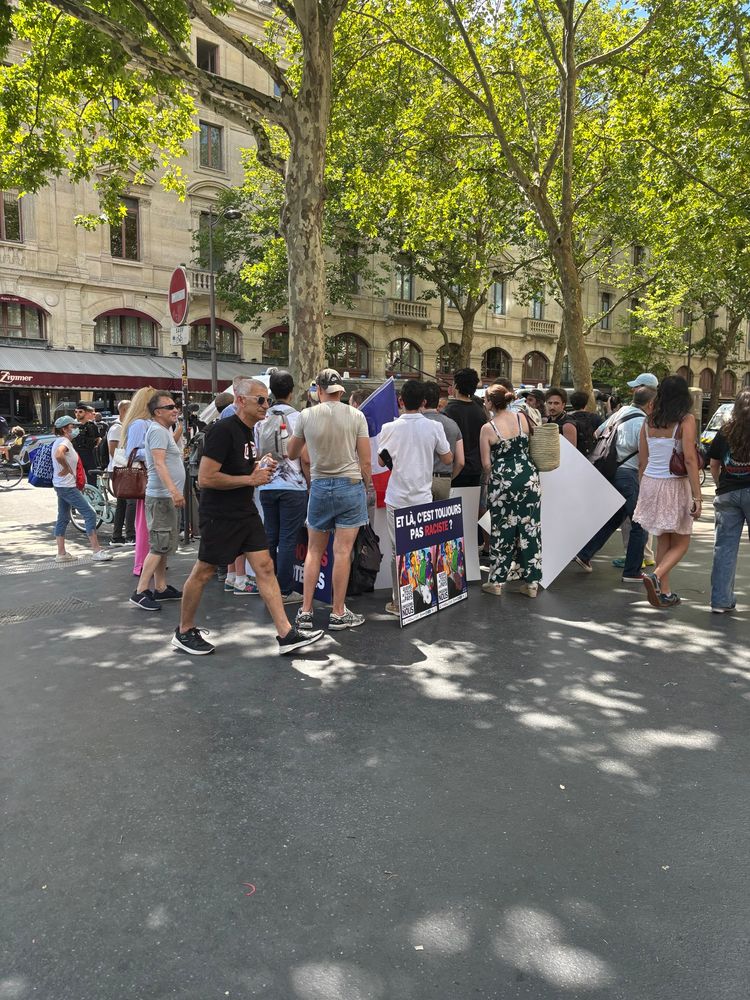 La vingtaine de manifestants de Eros à 15h à Paris 