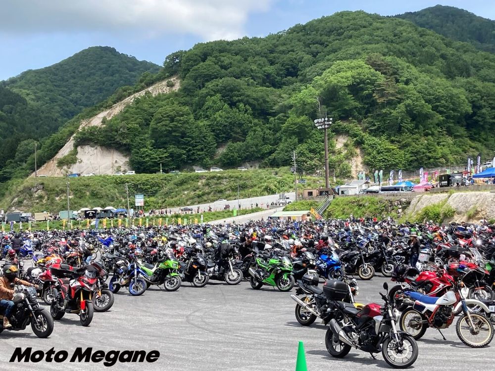 懐かしいTECH21カラーのバイクも！イベント会場の個性派バイクたち | 【MotoMegane】バイク・オートバイの情報ならパークアップ