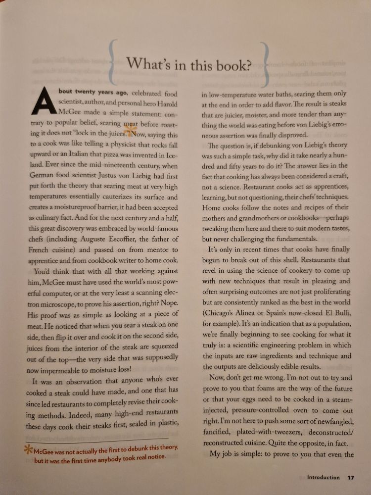 Bilde av side 17 i boka The Food Lab. Segmentet på siden er under overskriften "What's in this book?", og i to kolonner forklares det hva man kan finne i boken. 