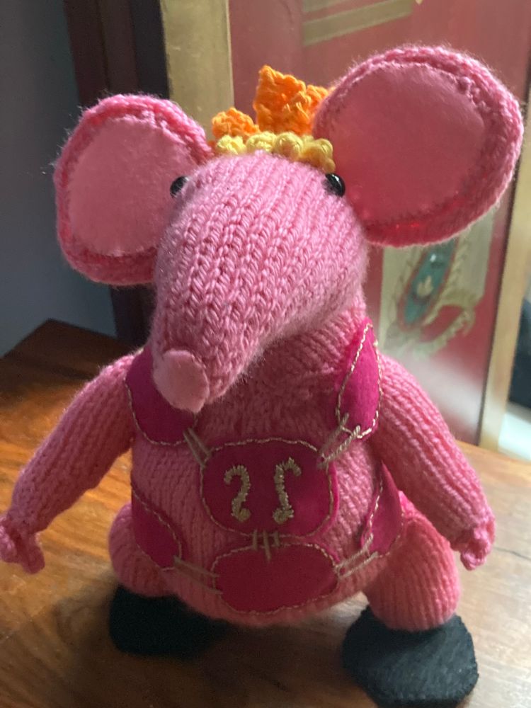 Knitted Tiny Clanger