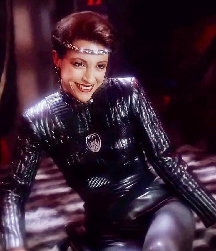 image of mirror universe Kira Nerys from Star Trek Deep Space Nine, all kitted out in full black leather and hot as fuck 