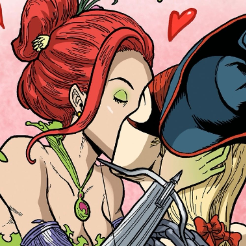 Captain Harley Quinn and Lady Ivy smooching.