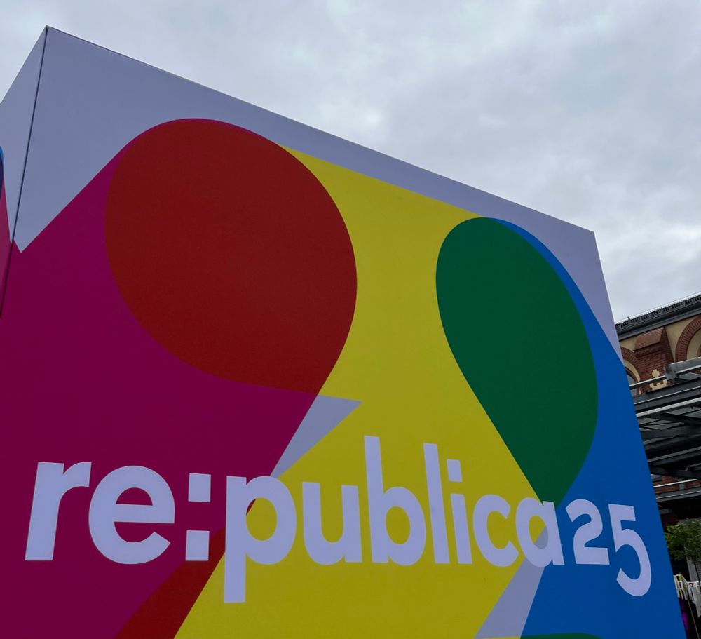 Foto von re:publica25-Logo am Haupteingang