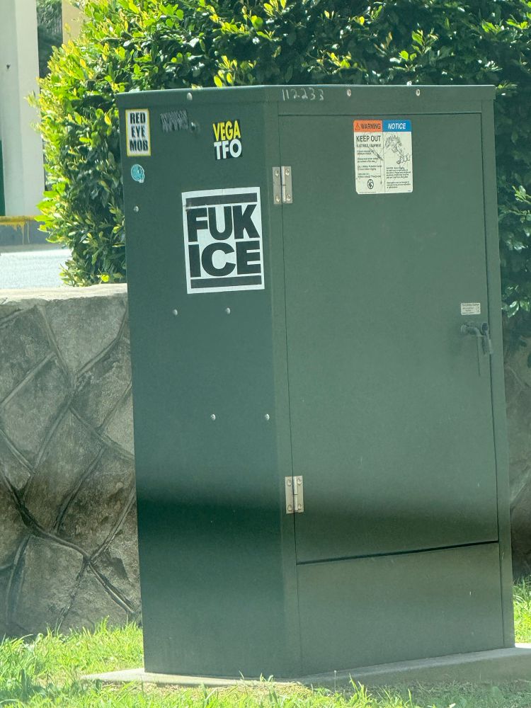 A real sign with “anti-ice” sentiment. Not some made up bullshit pen scribble after the fact. 