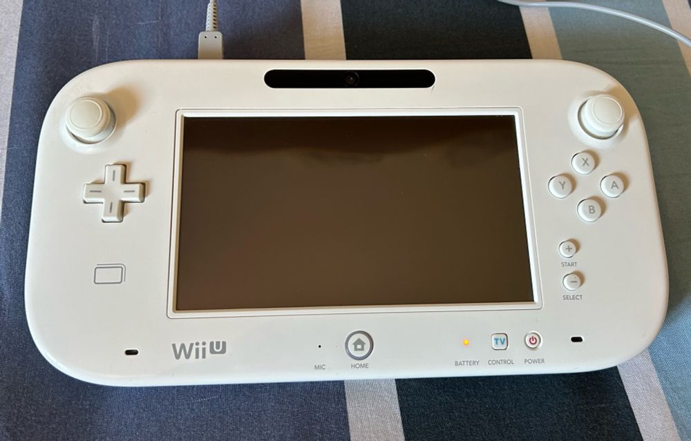 A Wii-U white gamepad to match!