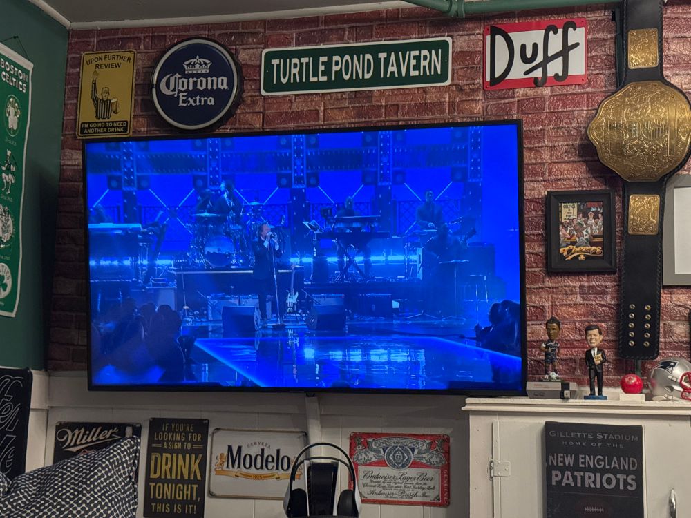 Eddie Vedder and the Roots singing Tom Petty’s Waiting is the Hardest Part on SNL 50th Anniversary music special 