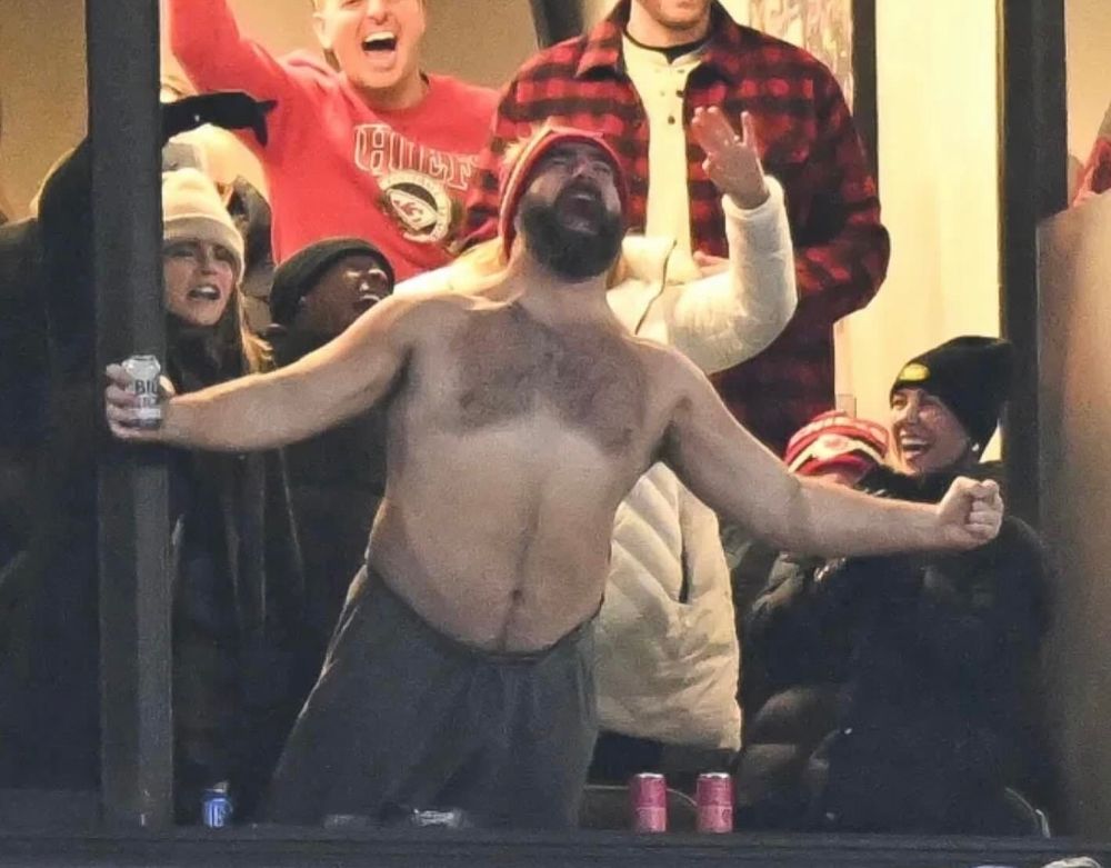 Jason Kelce cheering on his brother in Taylor Swift’s luxury box. 