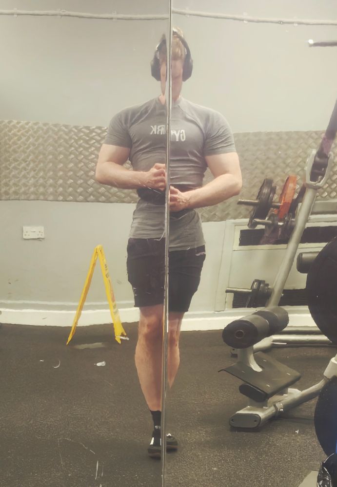 Gym mirror selfie