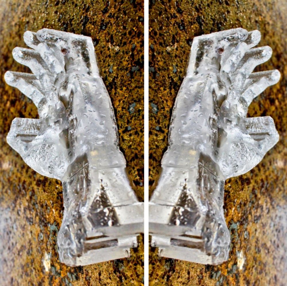 Dos manos de hielo iguales 