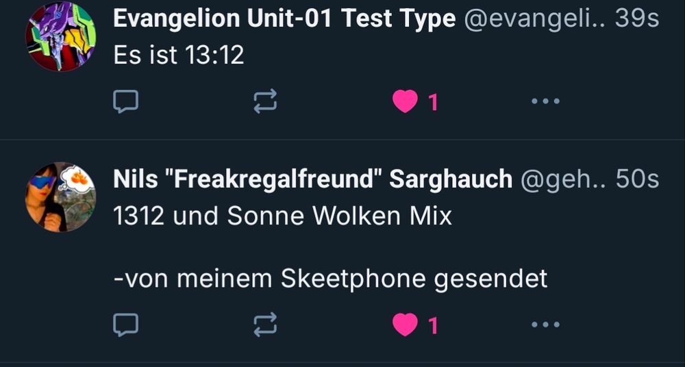 Auf diesem Bild sieht man zwei Skeets 

1. Skeet von @evangelionunit01.bsky.social  
"Es ist 13:12"

2. Skeet von @gehirnausschlag.bsky.social
"1312 und Sonne Wolken Mix 

-von meinem Skeetphone gesendet"