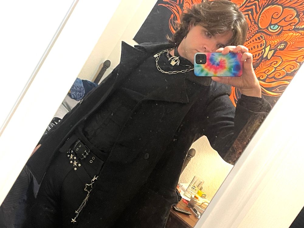 dirty mirror bedroom selfie of me trying some bullshit on