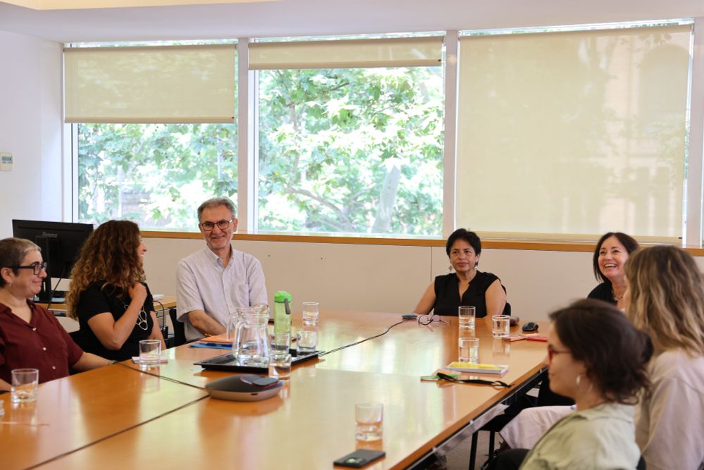 Last week, @IBEI welcomed @llilasbenson of @UTAustin to boost ties in Latin American studies. Director Adela Pineda shared LLILAS’s mission, while IBEI presented #EU–Latin America projects like @LACEUNetwork & @EULASNetwork. A strong step for #transatlantic #collaboration! #EULAC