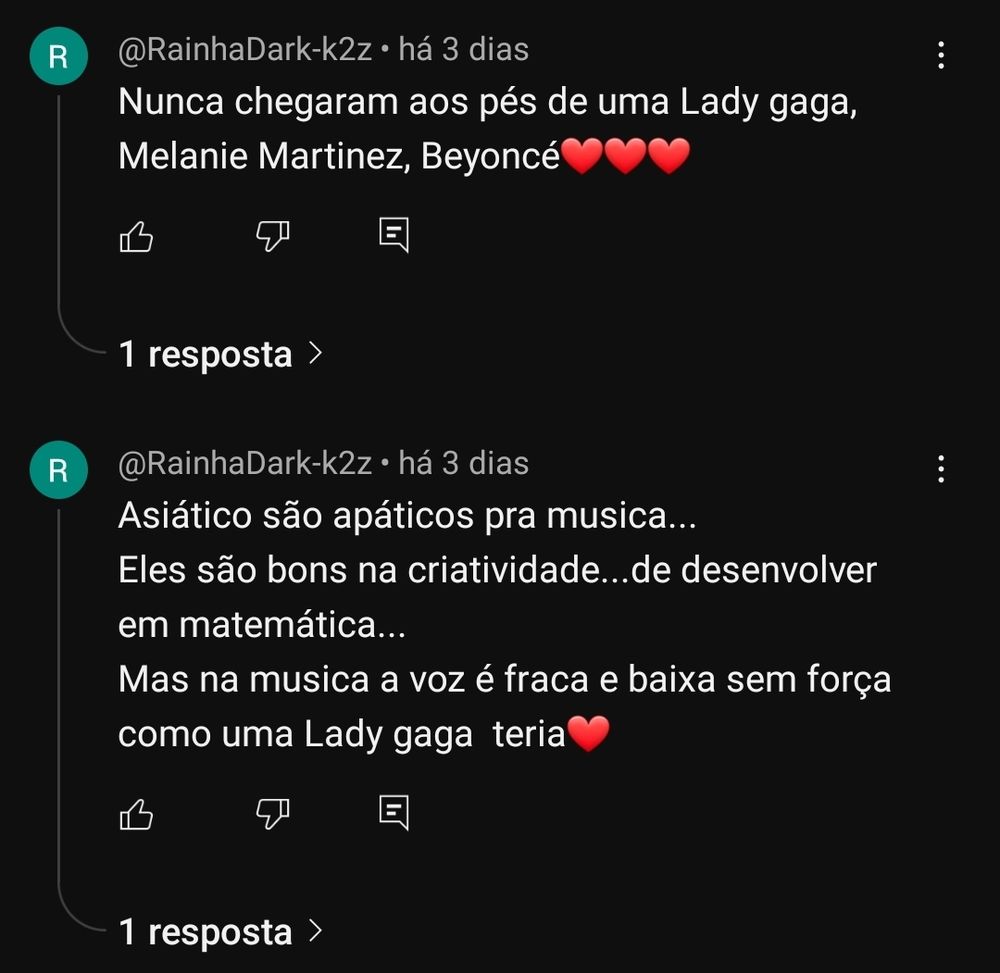Comentários de um usuário no Youtube, dizendo: "Asiático são apáticos pra música... Eles são bons na criatividade... de desenvolver em matemática... Mas na música a voz é fraca e baixa sem força como uma Lady Gaga teria [...] Nunca chegaram aos pés de uma Lady Gaga, Melanie Martinez, Beyoncé" em um vídeo de um professor de canto sobre a cantora sul-coreana Taeyeon.