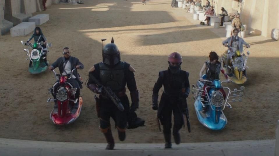 Boba encadré par un escadron de vespa de Tatooine