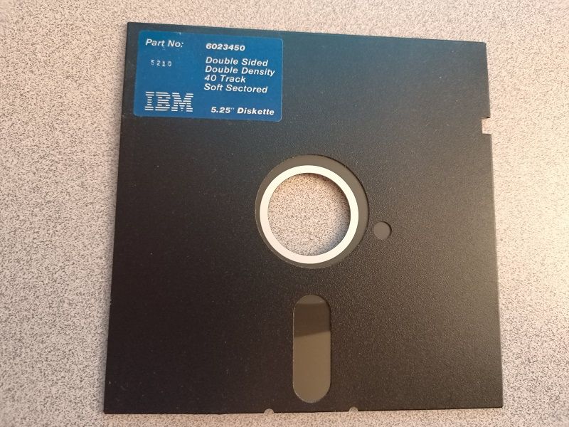 Picture of a sleeveless 5.25-inch DSDD floppy disk, IBM brand.