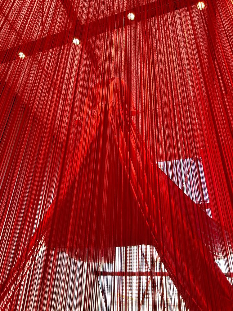 大阪中之島美術館での塩田千春展の展示作品