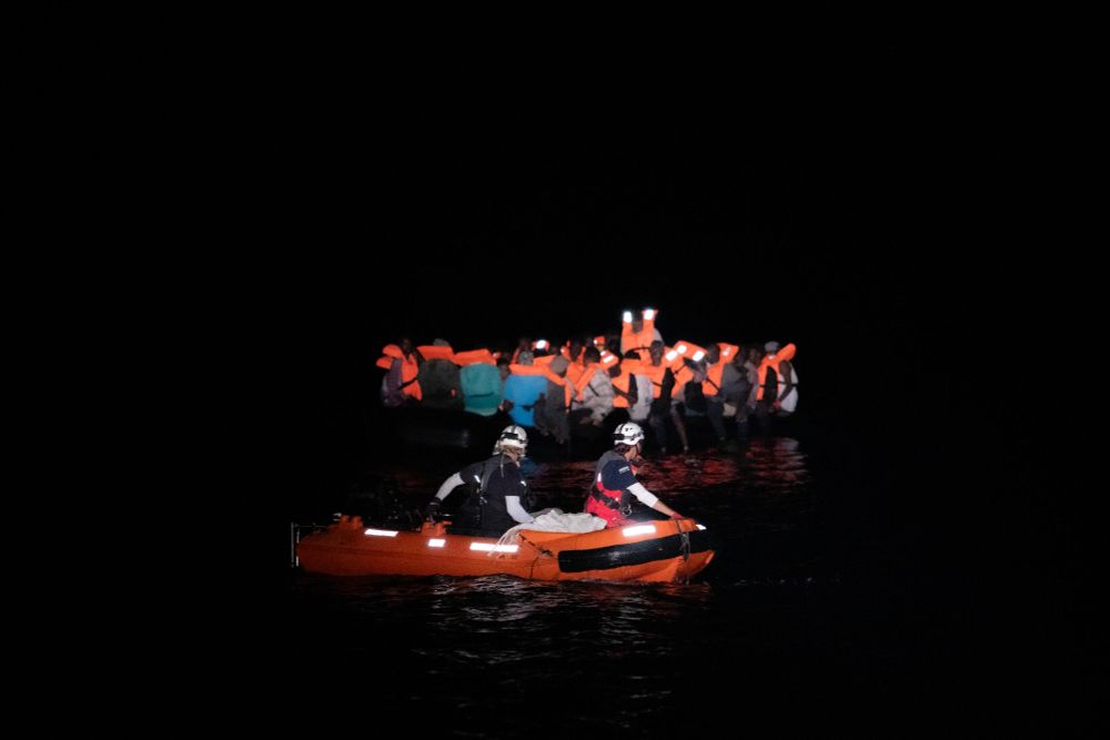 Survivors on an unseaworthy rubber boat with a broken engine after the first contact with the NADIR tender crew. The crew distributed life-saving equipment and drinking water. Only shortly after everybody was evacuated aboard NADIR as the freeboard of the rubber boat was dangerously low. 
