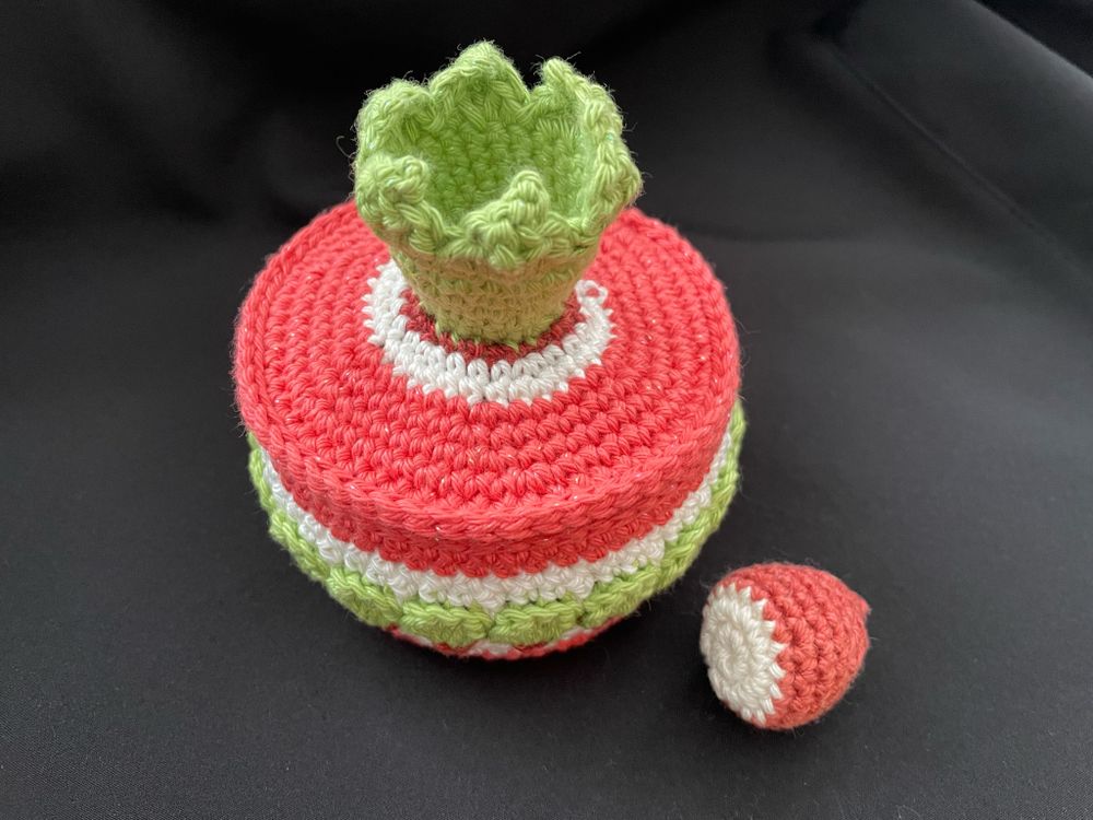 Same view as previous pic but with crochet hazel nut removed and placed besides the ramekin cover & lid.