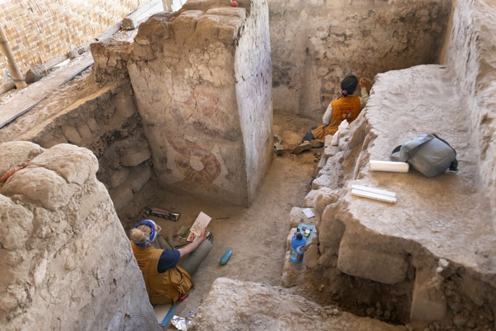 Archaeologists discover painted throne room of Moche elite