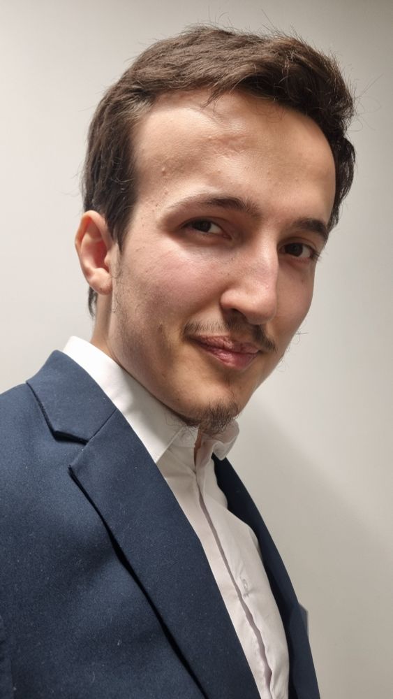 Photo selfie de pessi distingué en costard