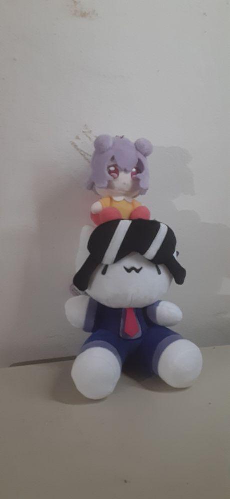 manon with a snail on their head