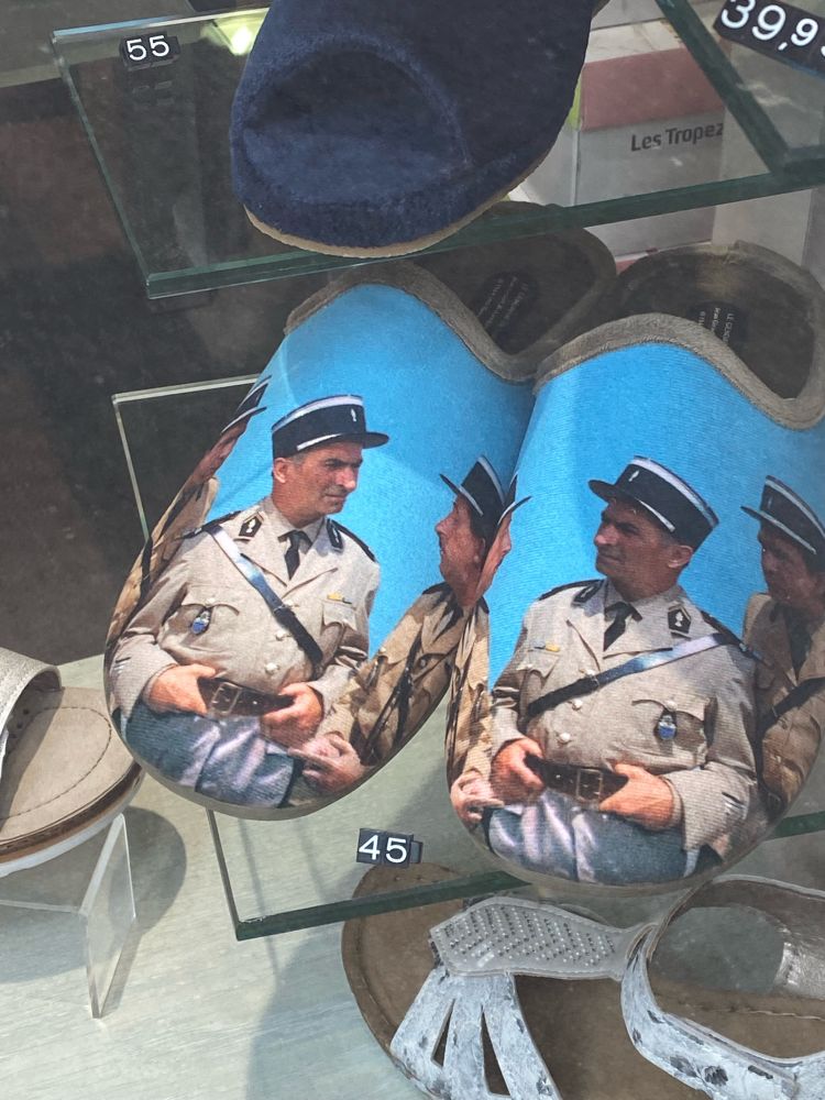 Pantoffeln mit louis de funes motiv gendarm