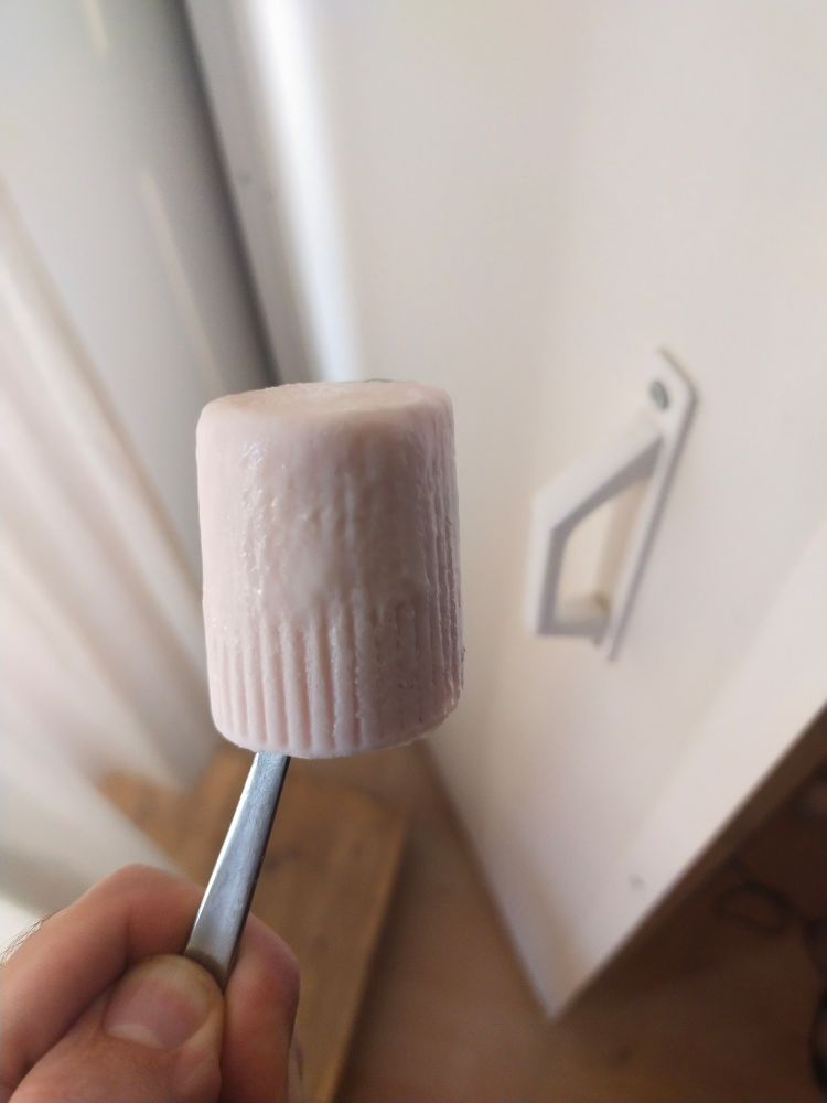 Helado de petit suisse en una cucharita 