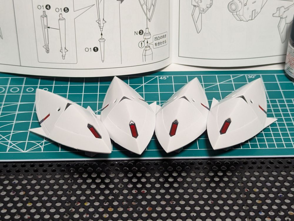 武器パーツの盾っぽい部分４つ