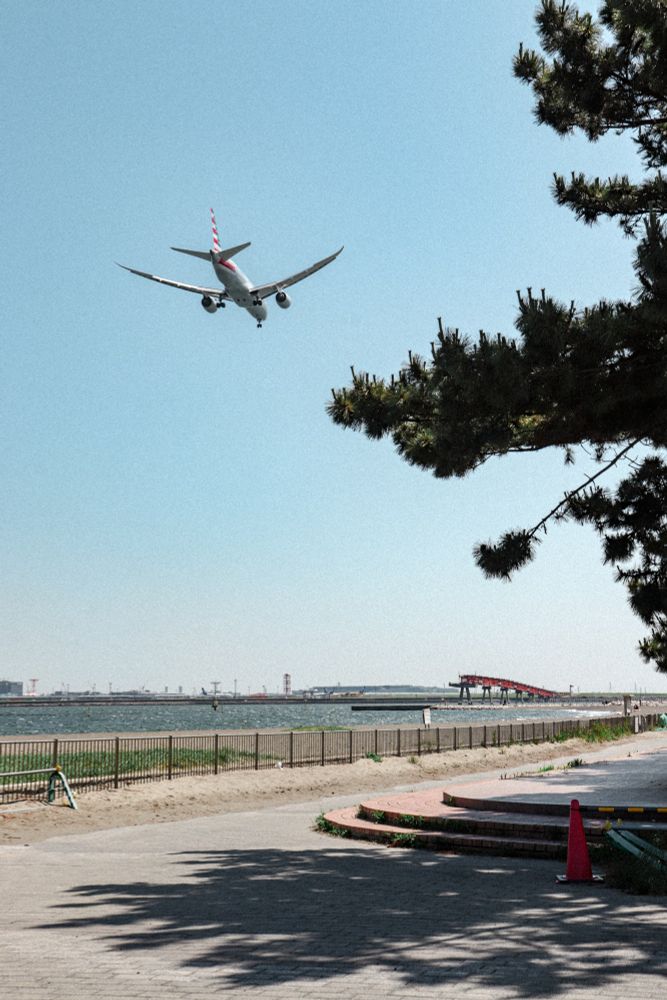 【ここをタップしてご覧ください✨⇊】

明日に向かって 空が広がる。
そんな天気があったらいいな。 

今、目の前の雲をつまんで、
腹ごしらえなんかしたりして。 

元気いっぱい、次へと駆け出して。
空は僕らを 見守ってくれている。