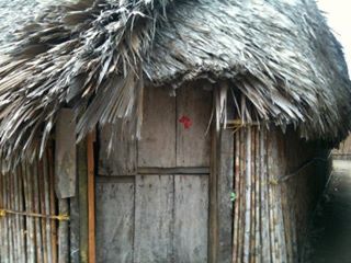 Hütte aus Bambus und Schilfmatten
