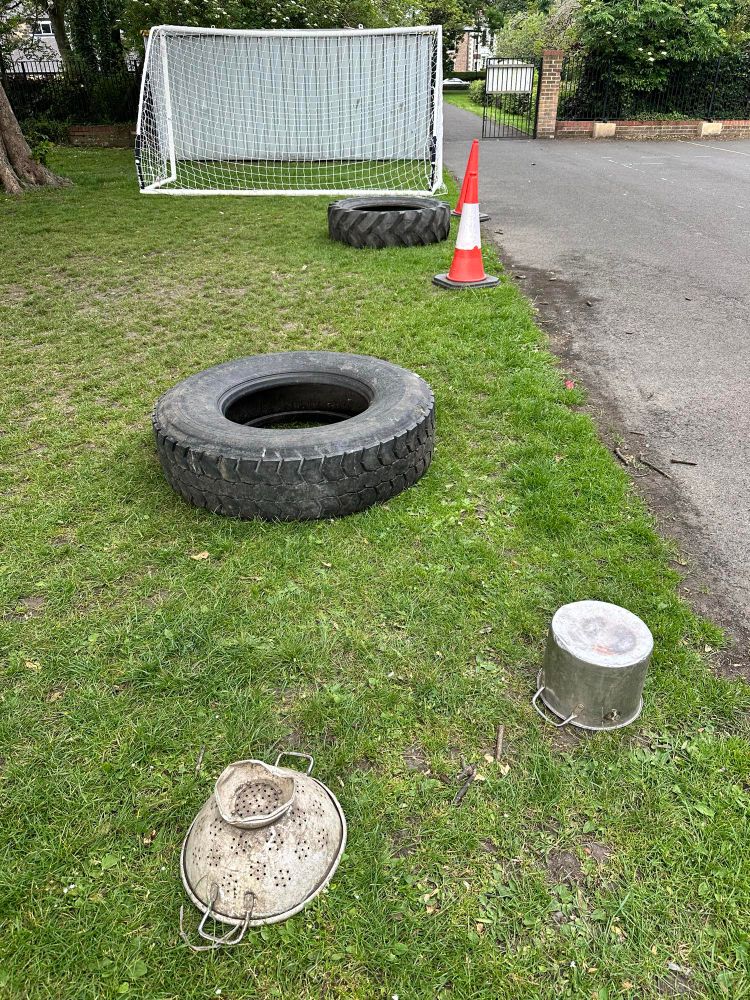 A goal and some “loose parts” (cone, tyres pan and colander)
