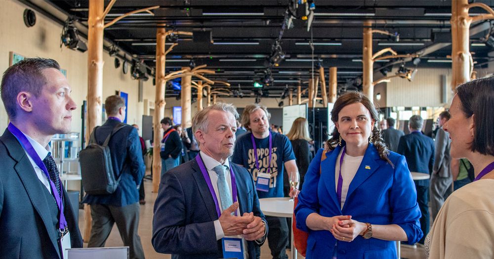 Pekka Manninen, Kimmo Koski both from CSC, Finnish Minister of Science and Culture Mari-Leena Talvitie