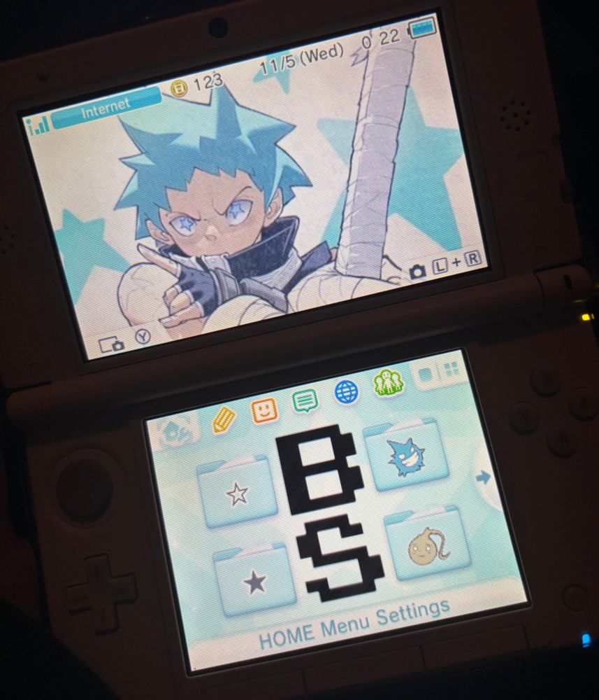 photo of my 3DS with a Black Star from Soul Eater theme !!