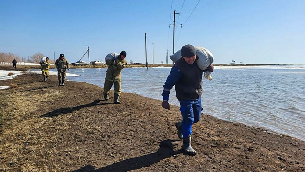 Newshour - 'Worst floods in decades' hit Kazakhstan and Russia - 'Worst floods in decades' hit Kazakhstan and Russia - BBC Sounds