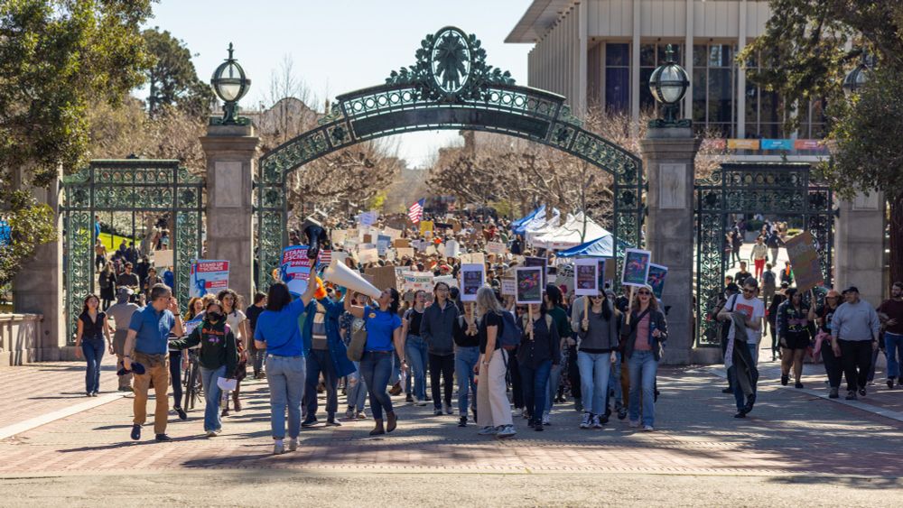 crowd at Stand Up for Science in Berkeley