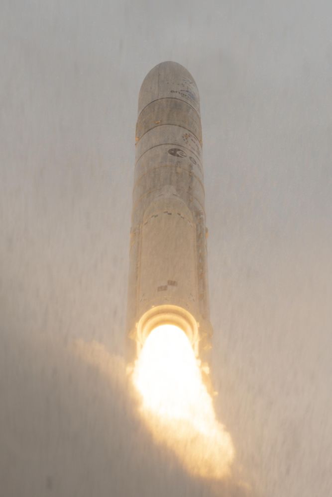 Unusual side-on closeup view of Ariane 6 VA263 launch
