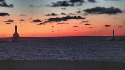 One of various views of Lake Michigan from the Port Washington Harbor. // Image captured at: 2025-10-27 11:42:22 UTC (about 24 min. prior to this post) // Current Temp in Port Washington: 44.34 F | 6.86 C // Precip: clear sky // Wind: ESE at 9.954 mph | 16.02 kph // Humidity: 86%