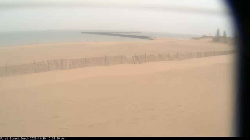NW view of 1st Street Beach in Manistee and the inlet to the Manistee River in the foreground and Lake Michigan beyond. // Image captured at: 2025-11-20 15:36:04 UTC (about 1 min. prior to this post) // Current Temp in Manistee: 38.26 F | 3.48 C // Precip: mist // Wind: N at 0 mph | 0 kph // Humidity: 100%